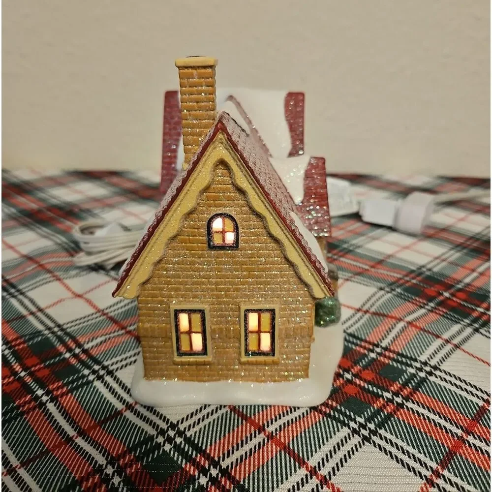 Department 56 Tangletown Cottage Porcelain Building w/ Accessory Decor